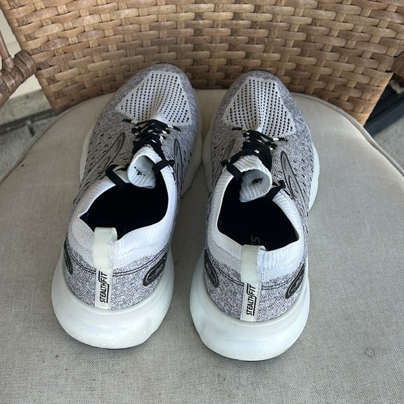 Brooks Glycerin 20 Stealth Fit White and Grey - Picture 2 of 7